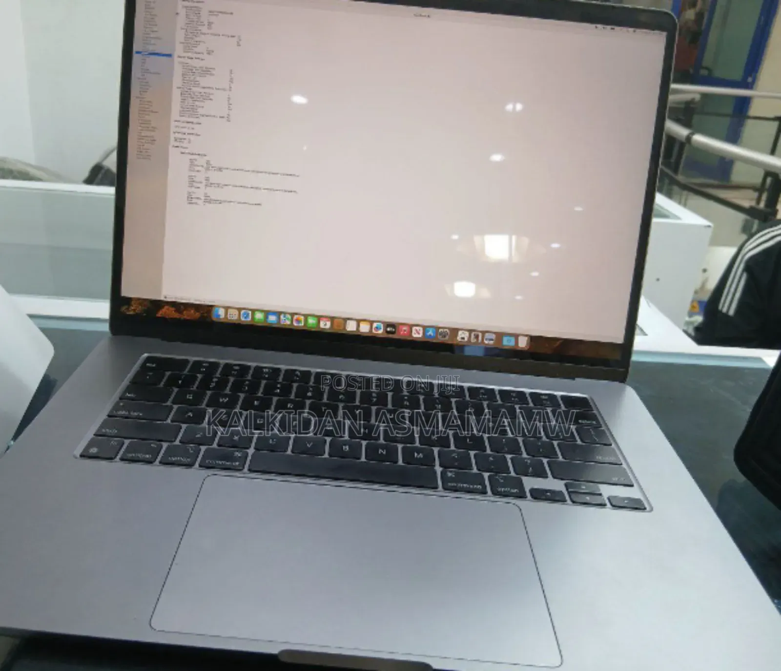 New Laptop Apple MacBook 8GB Apple M3 SSD 256GB