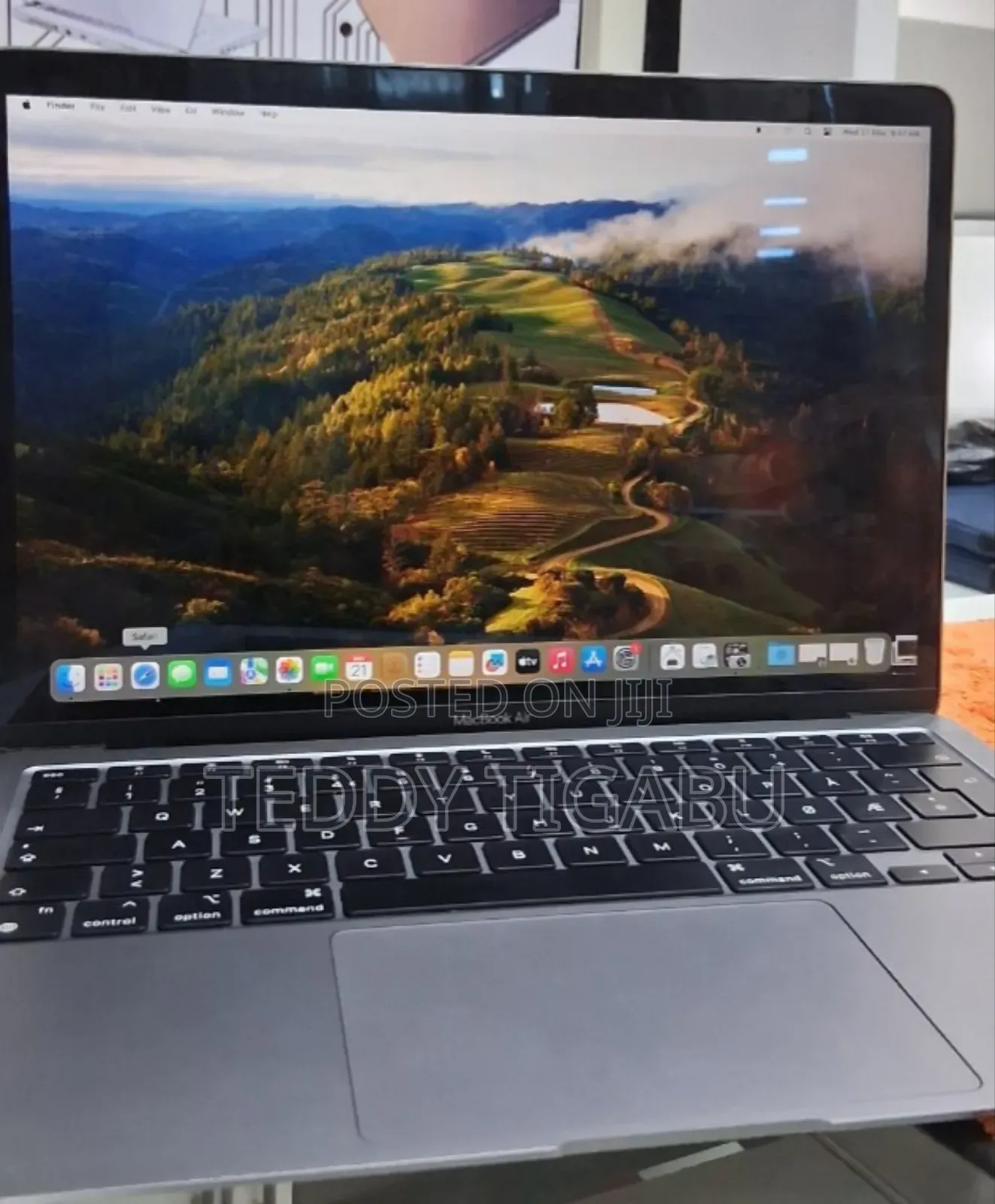New Laptop Apple MacBook Air 2020 M1 8GB Intel Core I7 SSD 256GB