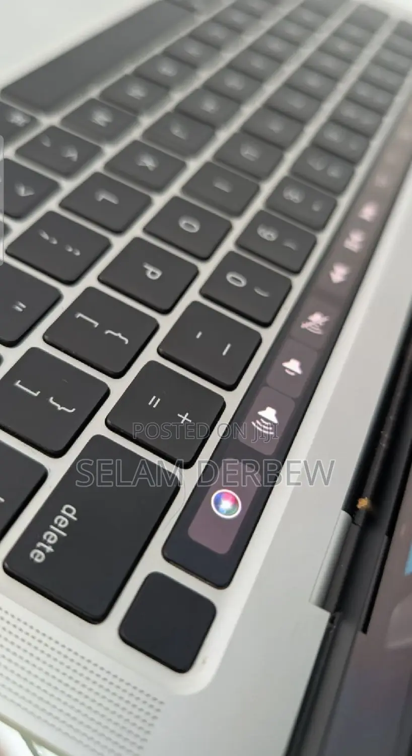 New Laptop Apple MacBook Pro 2020 8GB Intel Core I5 SSD 256GB