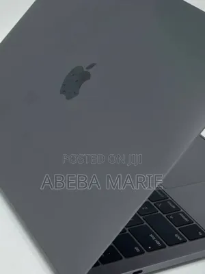 New Laptop Apple MacBook Pro 2018 8GB Intel Core I5 SSD 256GB