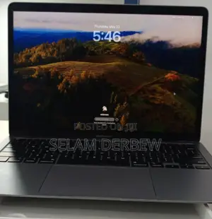 Photo - New Laptop Apple MacBook Pro 2017 8GB Apple M1 SSD 256GB