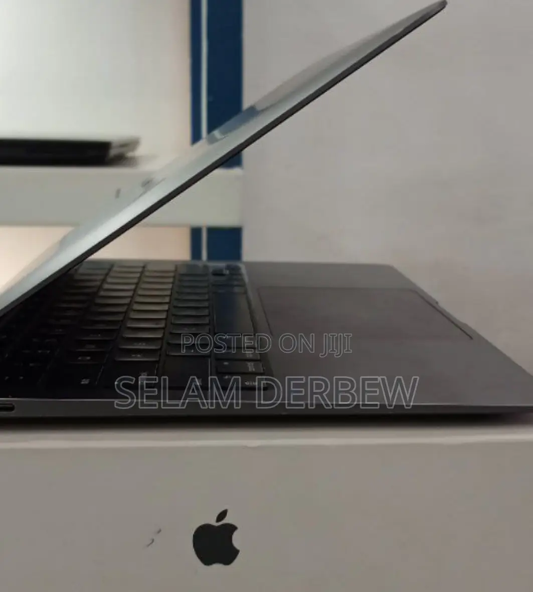 New Laptop Apple MacBook Pro 2017 8GB Apple M1 SSD 256GB