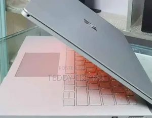 New Laptop Microsoft Surface Book 3 16GB Intel Core I7 SSD 256GB