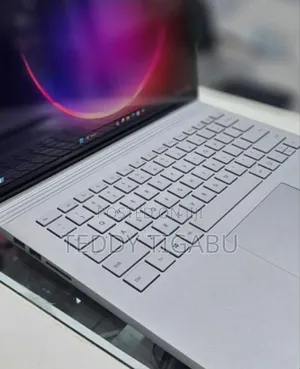 New Laptop Microsoft Surface Book 3 16GB Intel Core I7 SSD 256GB