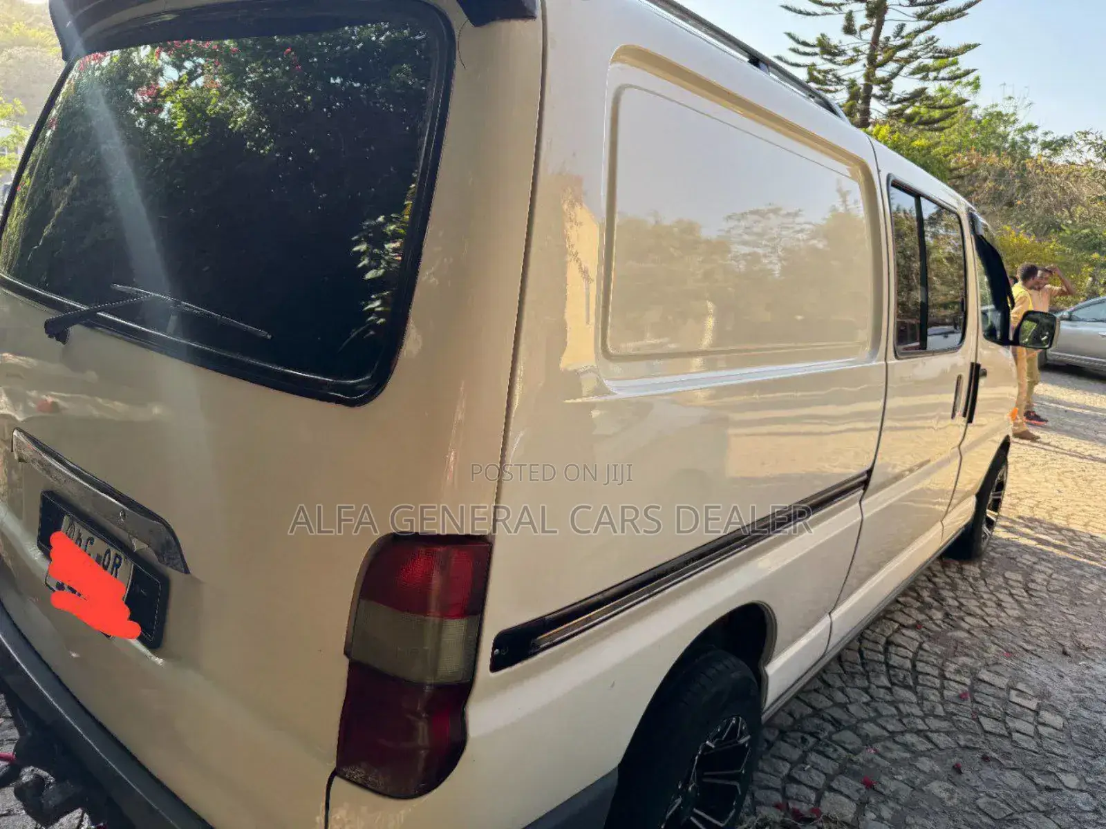 Toyota HiAce 2005 White