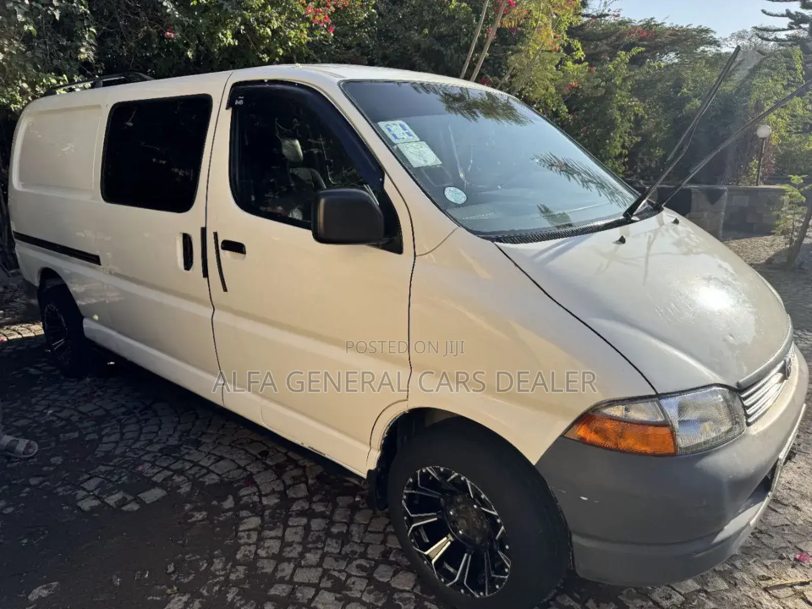 Toyota HiAce 2005 White