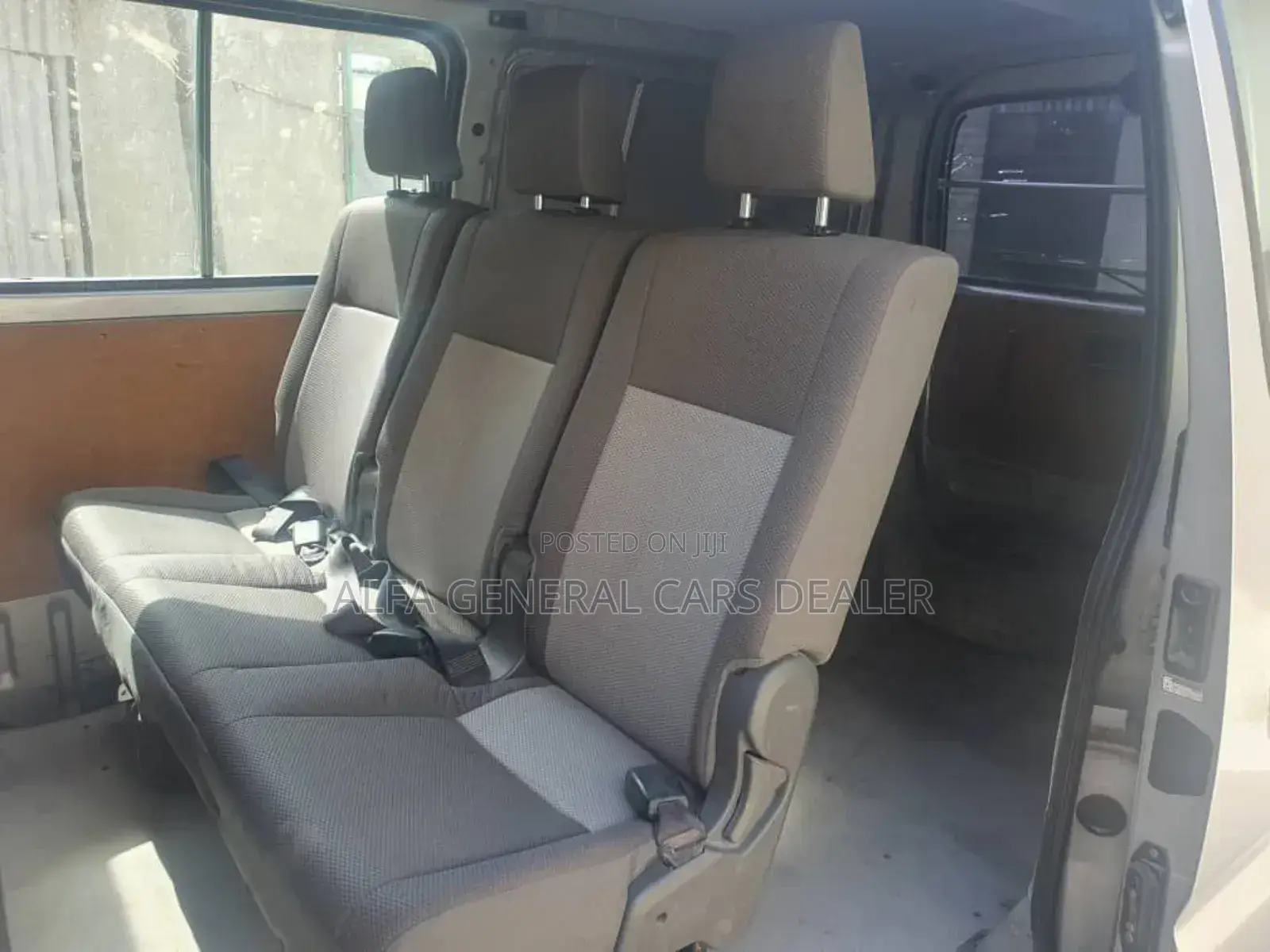 Toyota HiAce 2005 White