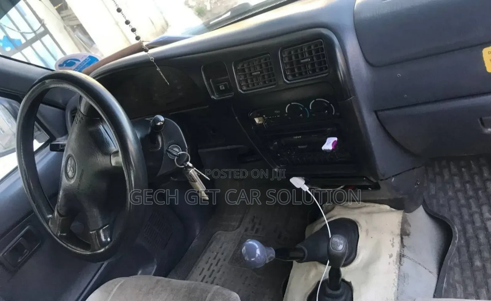 Toyota Hilux 2004 White