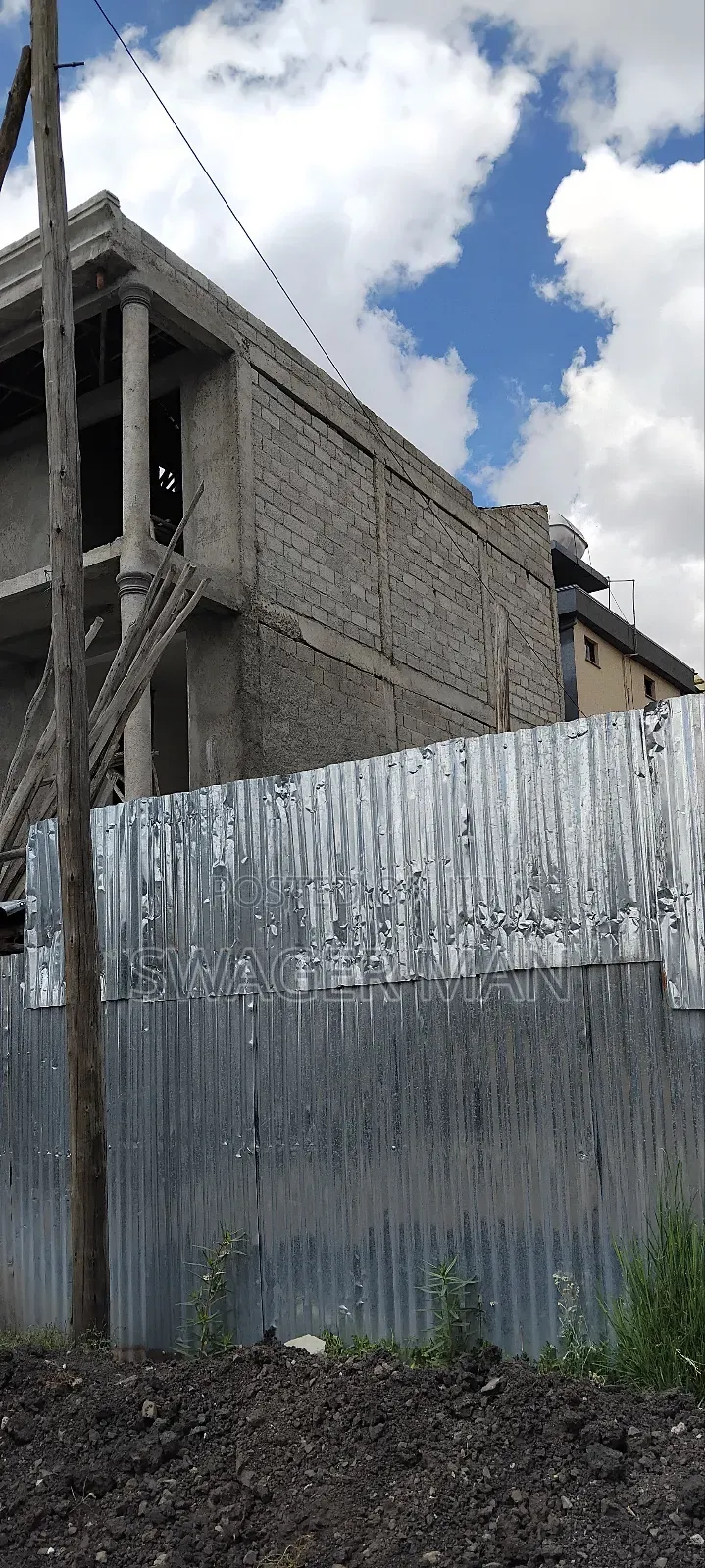 8bdrm Townhouse/Terrace in Tafo, Yeka for sale