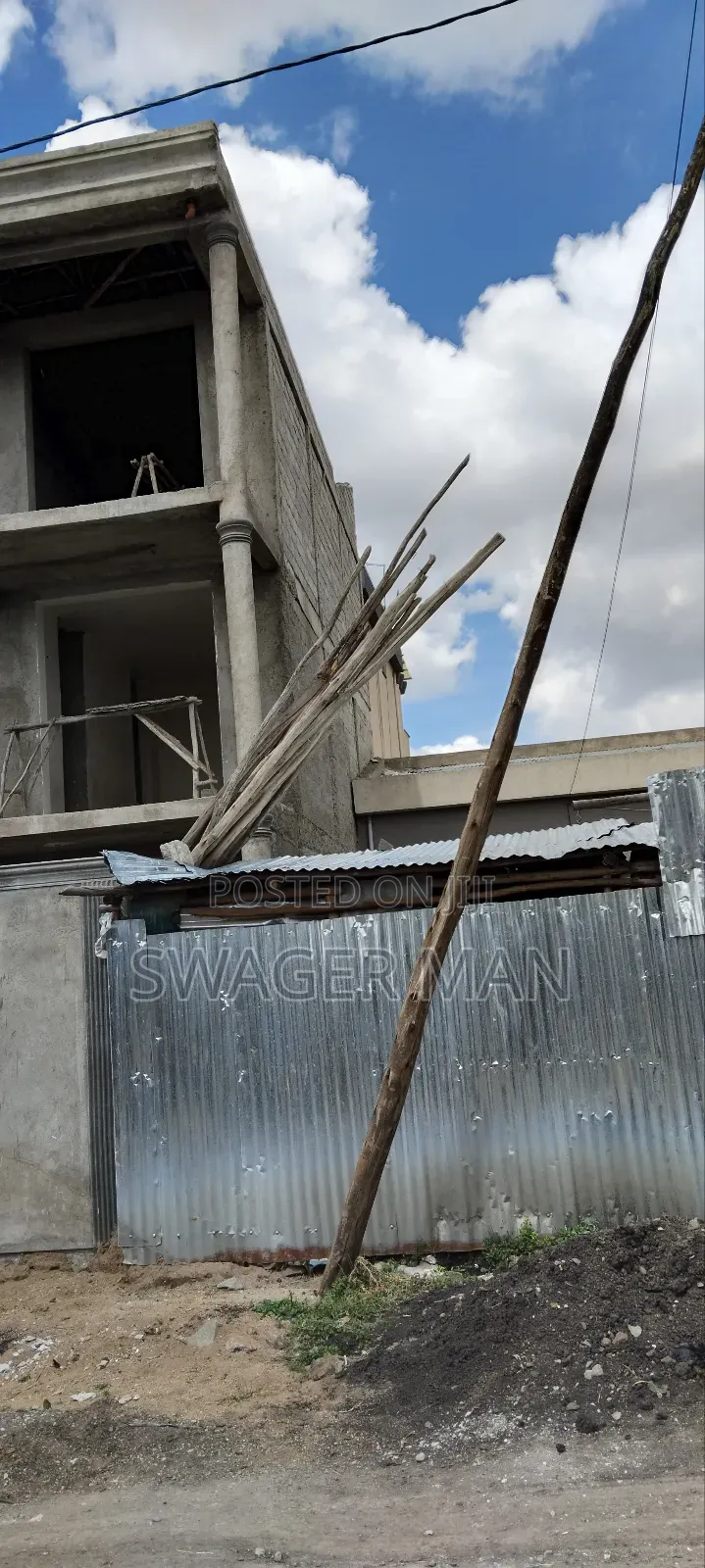 8bdrm Townhouse/Terrace in Tafo, Yeka for sale