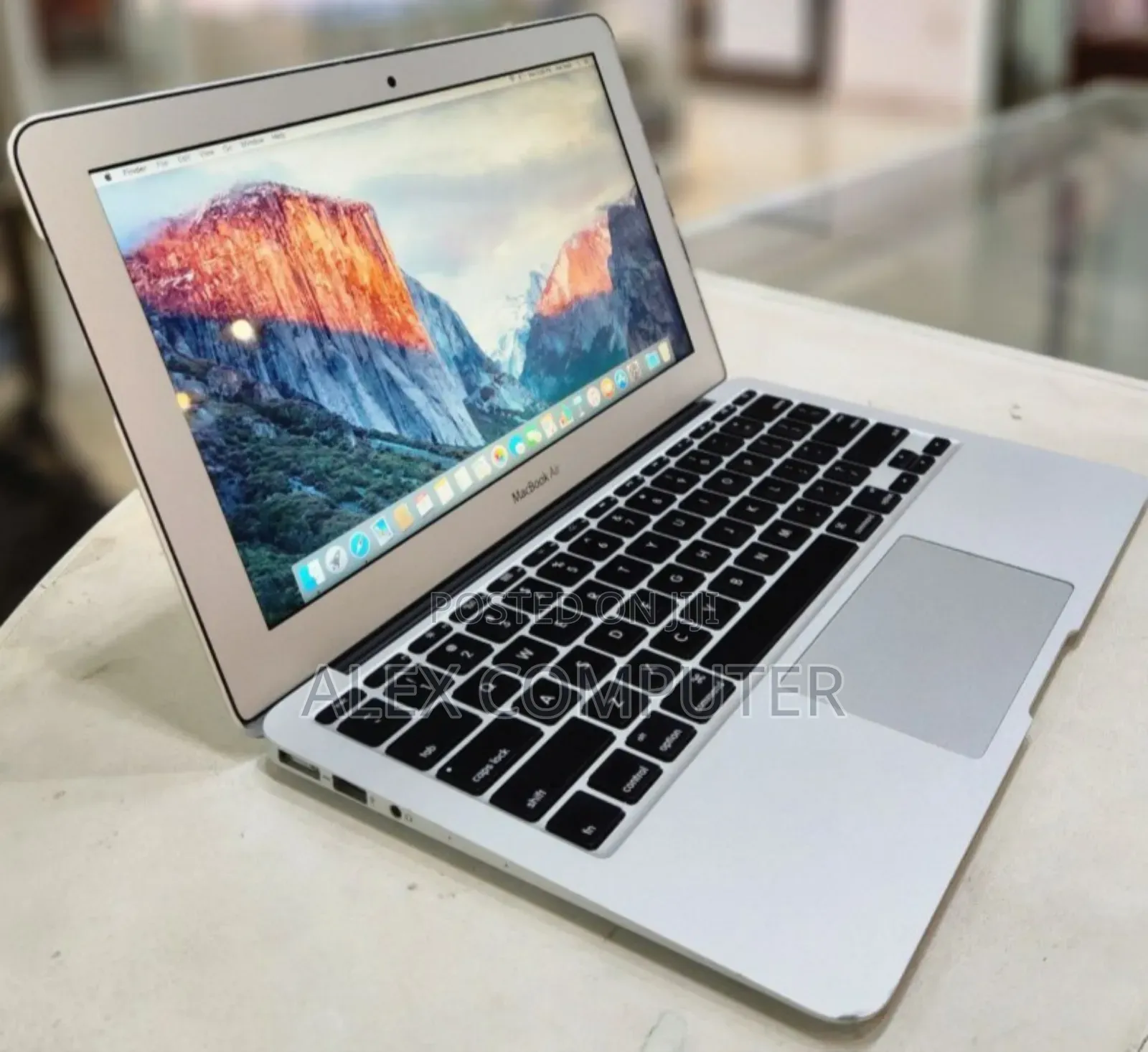 New Laptop Apple MacBook Air 2015 4GB Intel Core I5 SSD 128GB