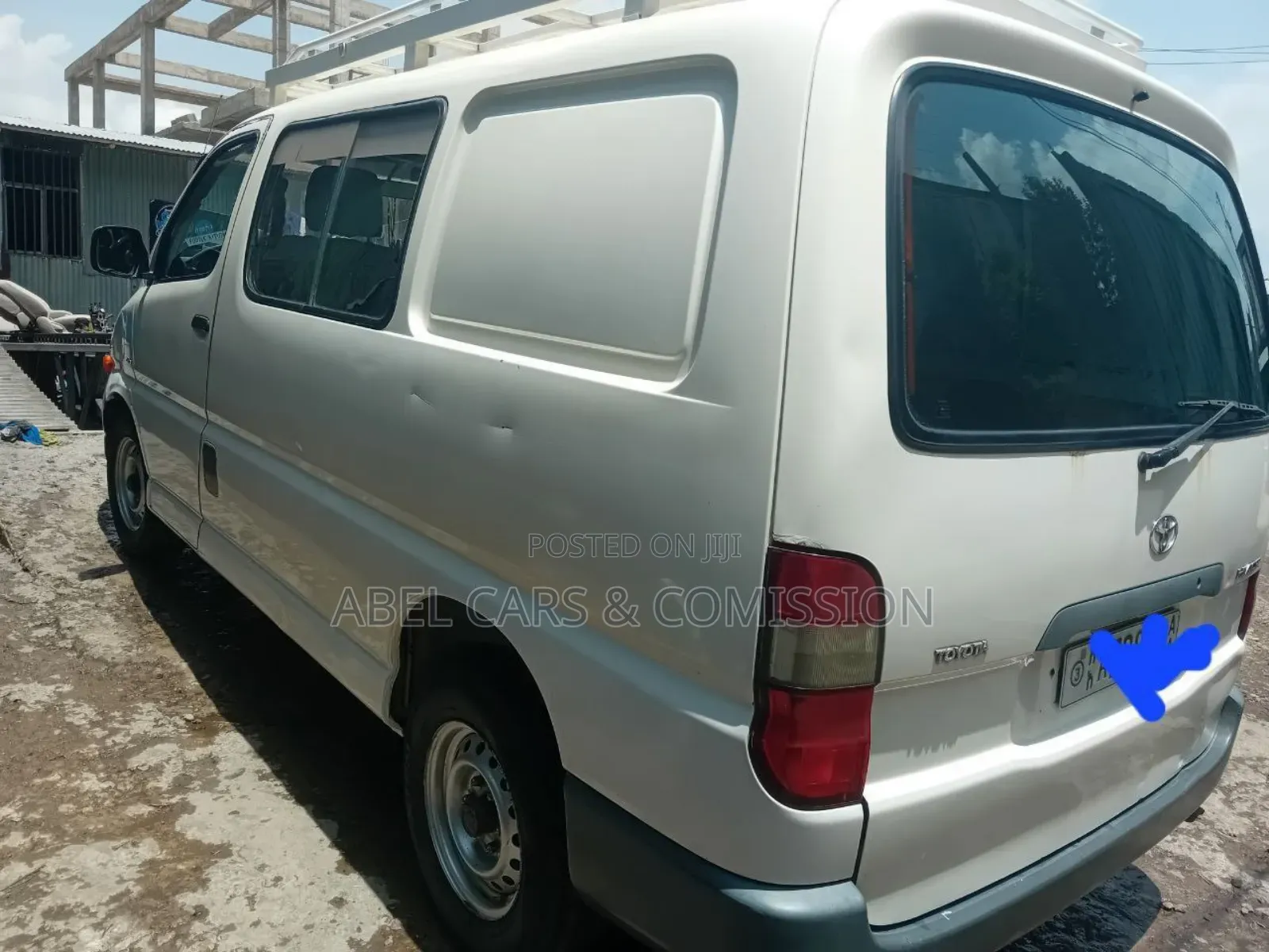 Toyota HiAce 2002 White