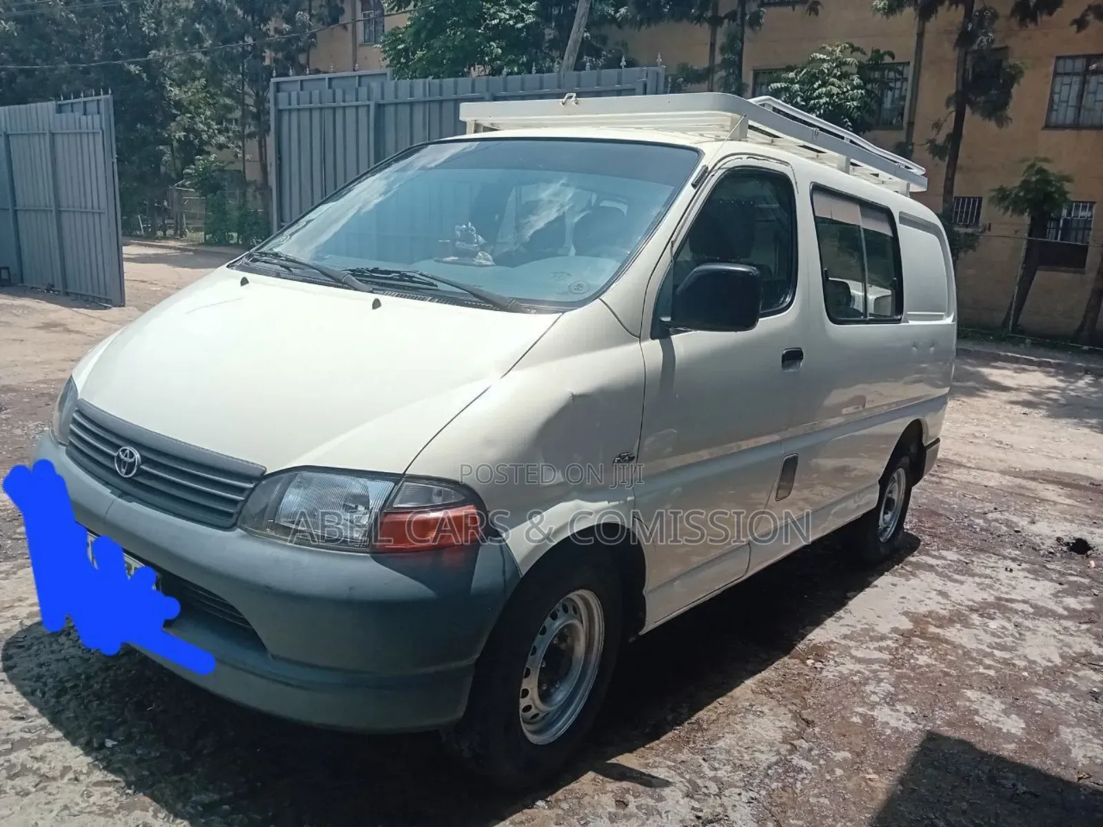 Toyota HiAce 2002 White