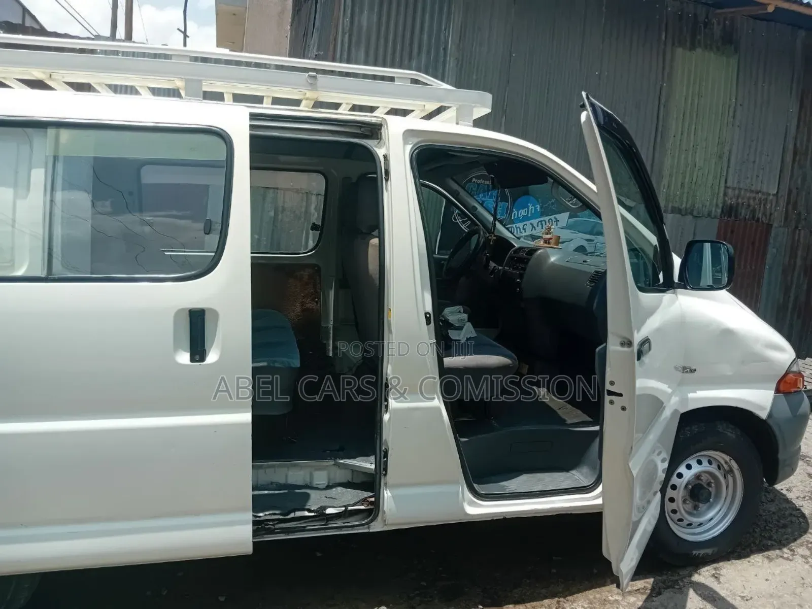 Toyota HiAce 2002 White