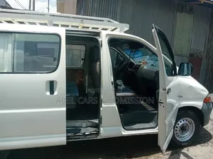 Toyota HiAce 2002 White