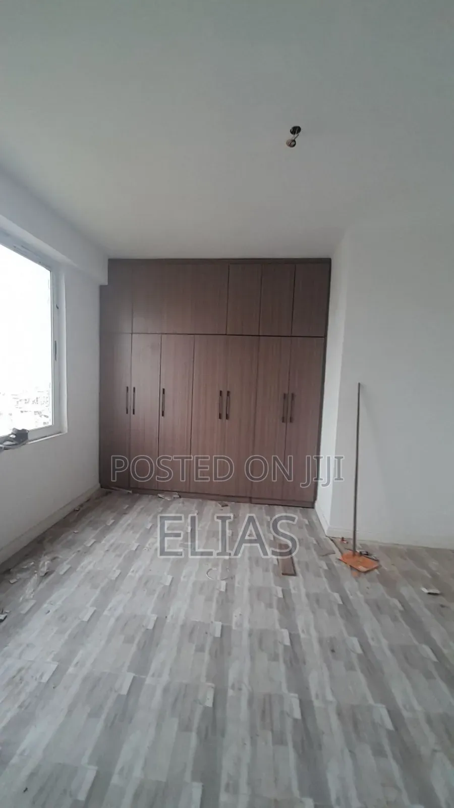 Closet ቁምሳጥን