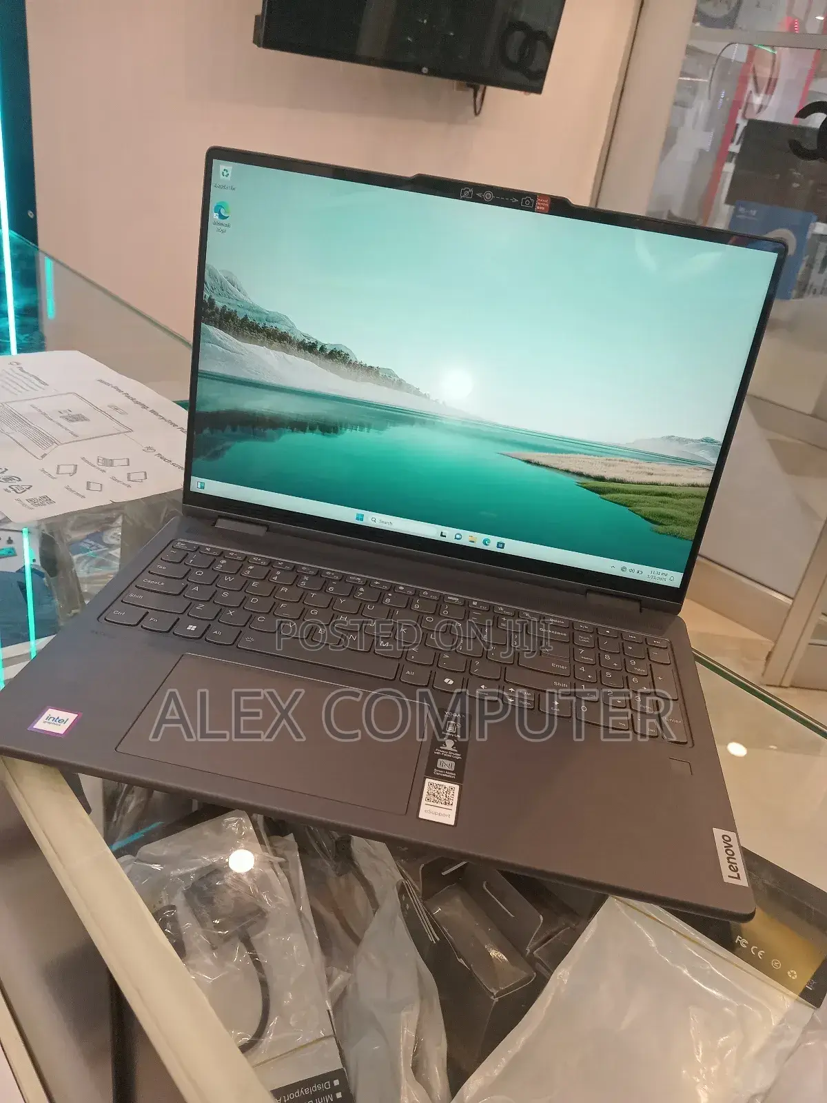 New Laptop Lenovo Yoga 7i 16GB Intel Core Ultra 7 SSD 1T