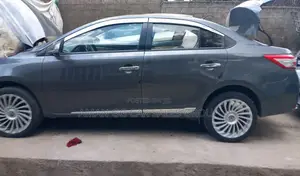 Photo - Toyota Yaris 2014 Matt Black