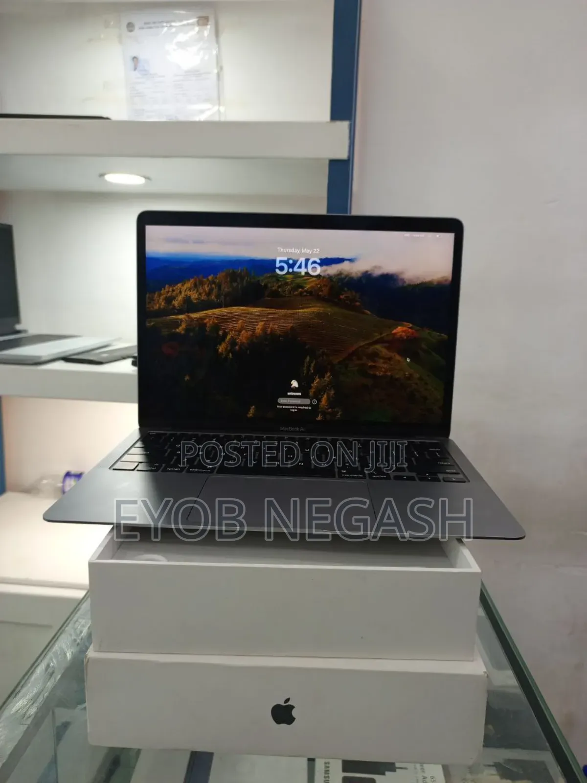 New Laptop Apple MacBook Pro M1 8GB Intel Core I5 SSD 256GB