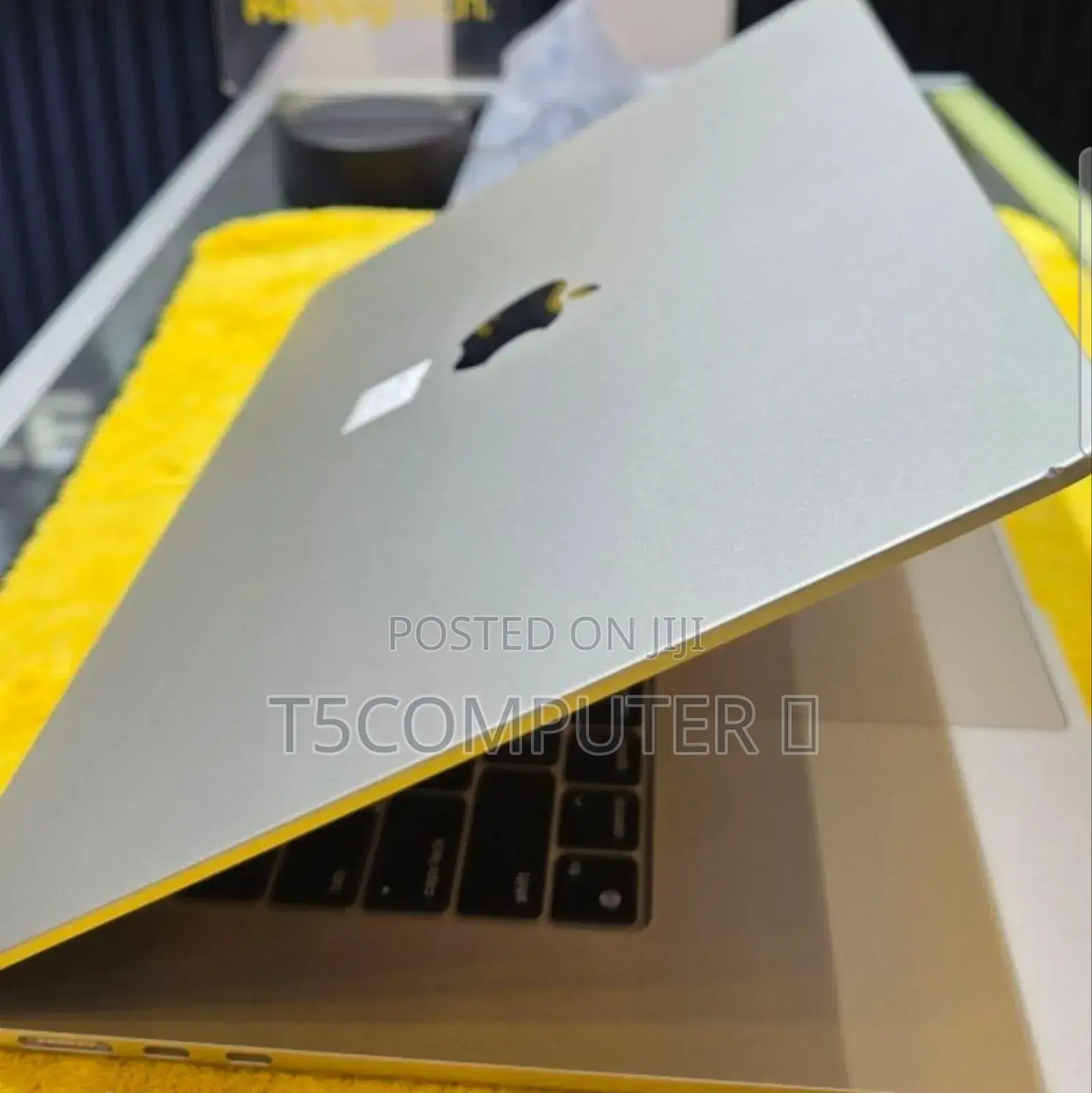 New Laptop Apple MacBook Air 2023 M2 16GB Apple M3 SSD 512GB