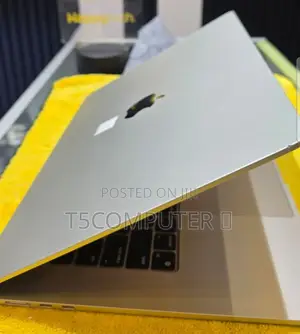 New Laptop Apple MacBook Air 2023 M2 16GB Apple M3 SSD 512GB