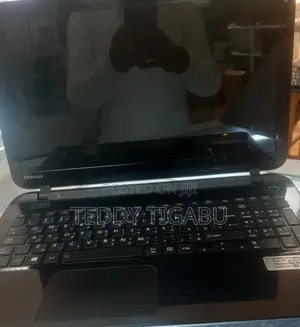 New Laptop Toshiba 4GB Intel Core I3 HDD 500GB