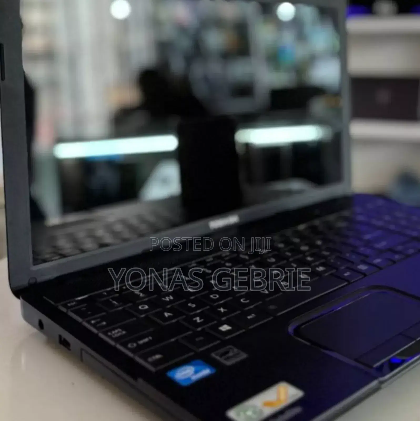 Laptop Toshiba Satellite C850 4GB Intel Pentium HDD 320GB