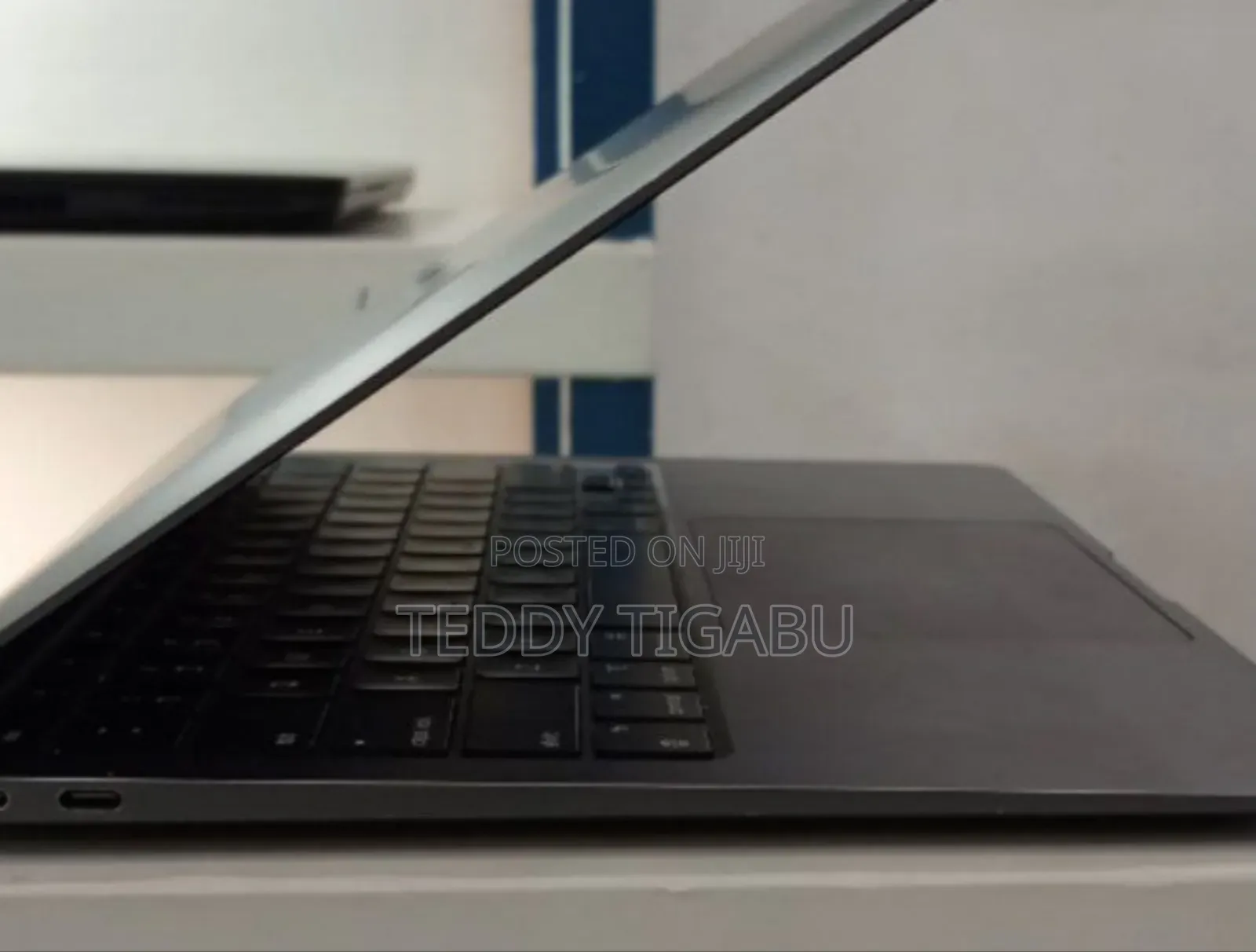 New Laptop Apple MacBook Air 2020 M1 8GB Intel Core I5 SSD 256GB