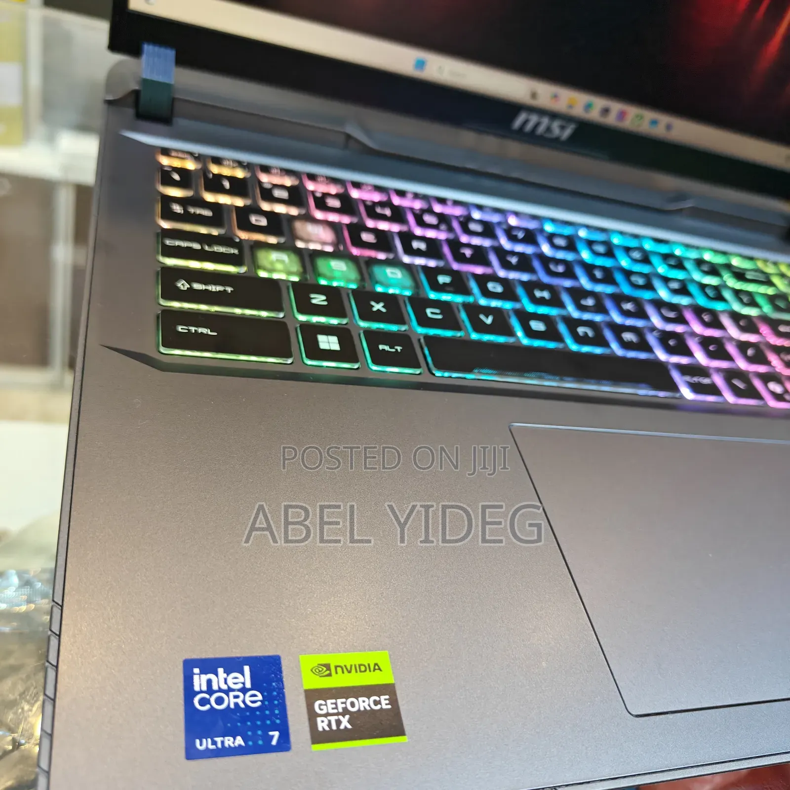 New Laptop MSI Vector 17 HX AI A2XWJG 16GB Intel Core Ultra 7 SSD 512GB