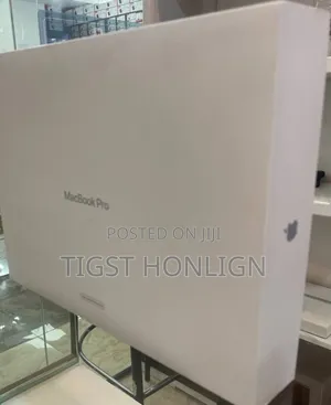 Photo - New Laptop Apple MacBook Pro 2022 M2 16GB Apple M2 SSD 4T