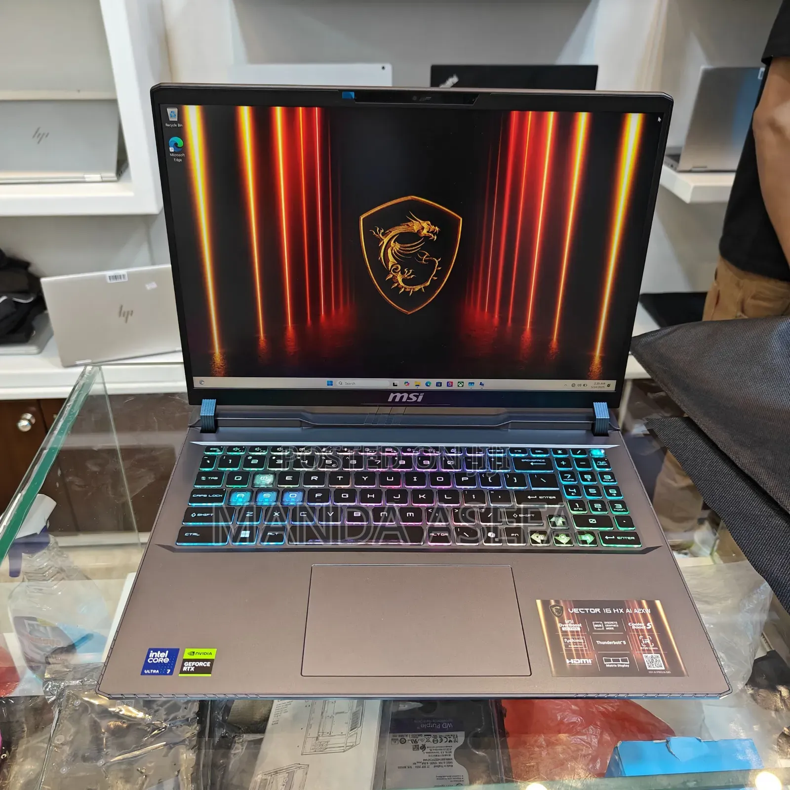 New Laptop MSI Vector 17 HX AI A2XWJG 16GB Intel Core Ultra 7 SSD 1T