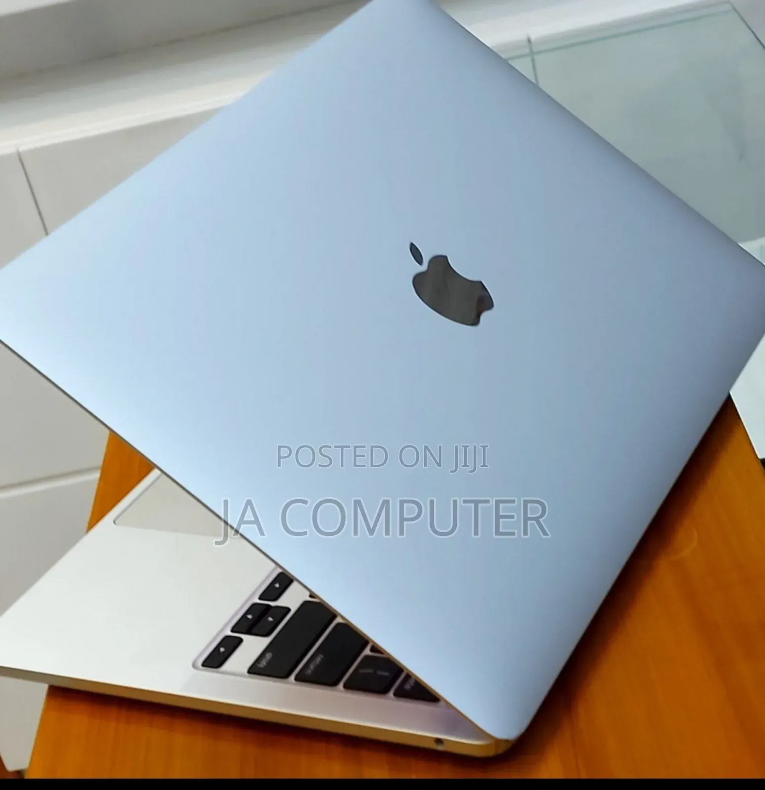 New Laptop Apple MacBook Pro M1 8GB Apple M1 Pro SSD 512GB
