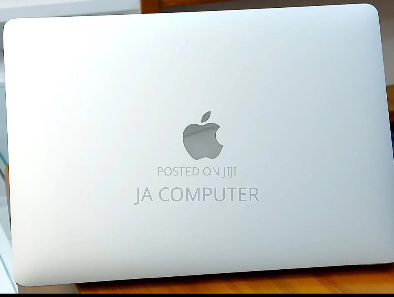 New Laptop Apple MacBook Pro M1 8GB Apple M1 Pro SSD 512GB