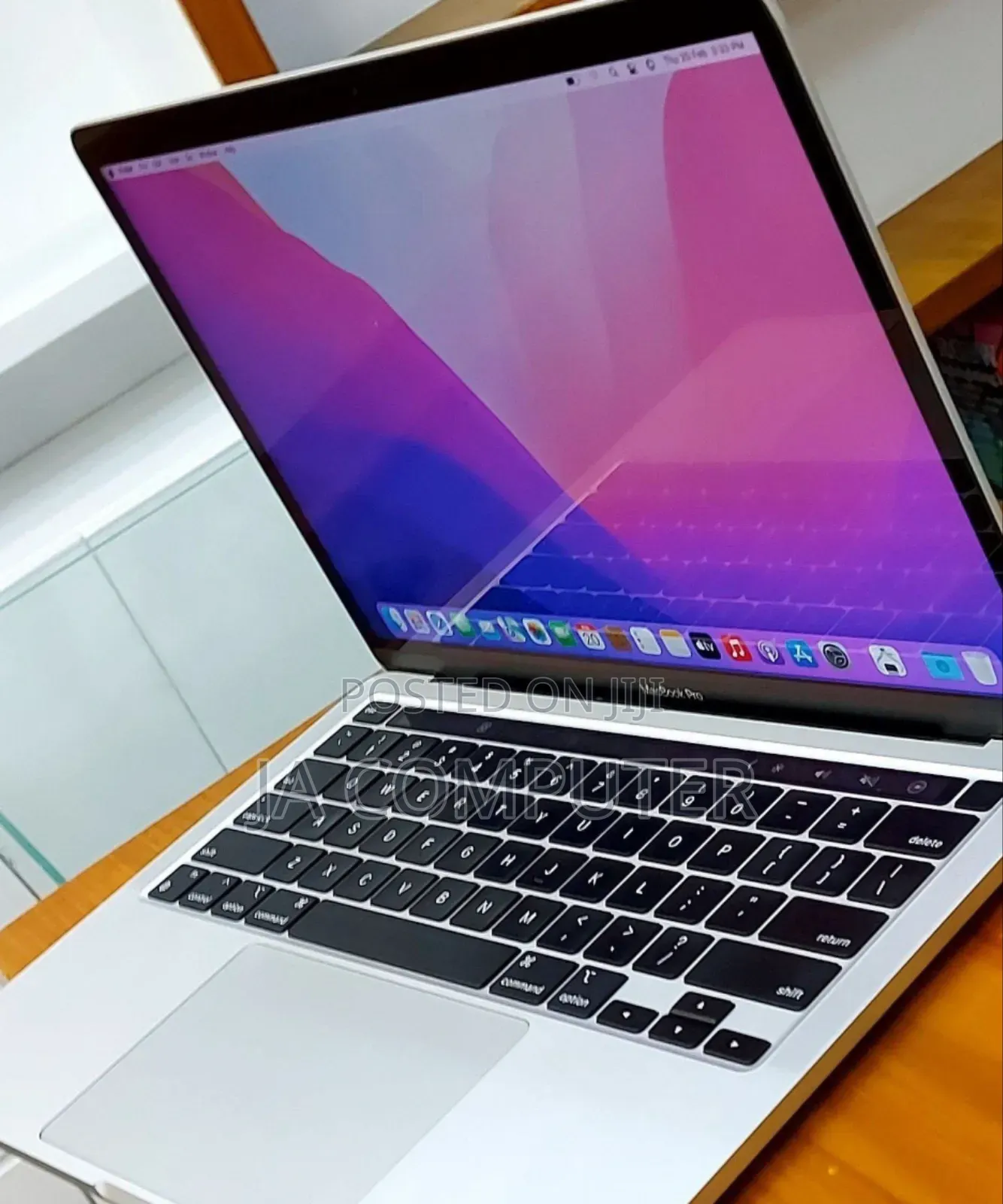 New Laptop Apple MacBook Pro M1 8GB Apple M1 Pro SSD 512GB