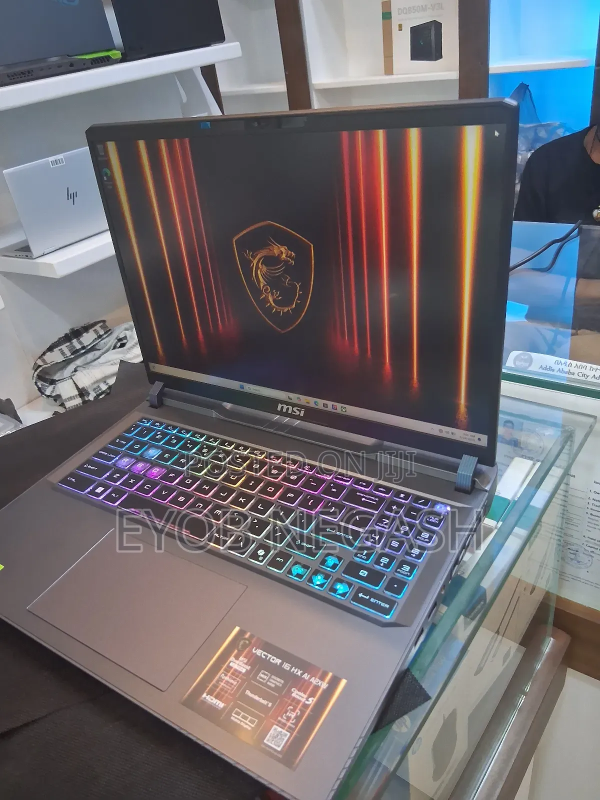 New Laptop MSI Vector 17 HX AI A2XWJG 16GB Intel Core Ultra 7 SSD 1T