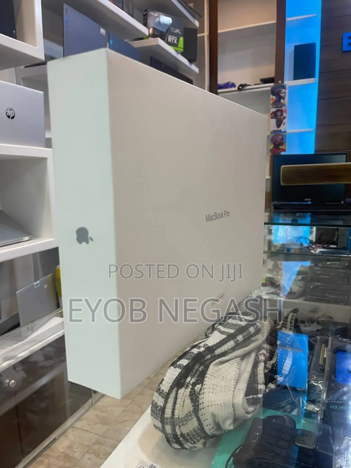 New Laptop Apple MacBook Pro 2022 M2 16GB Apple M2 SSD 4T