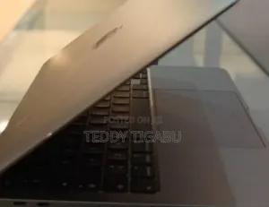 New Laptop Apple MacBook Pro 16GB Intel Core I5 SSD 512GB