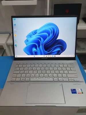 New Laptop Asus ZenBook 13 UX331UN 16GB Intel Core I7 SSD 1T