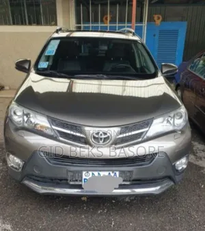 Photo - Toyota RAV4 2015 Brown