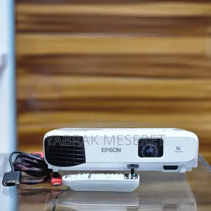 Epson Projector With Bag , Remote 
Model Name: Eb-E10