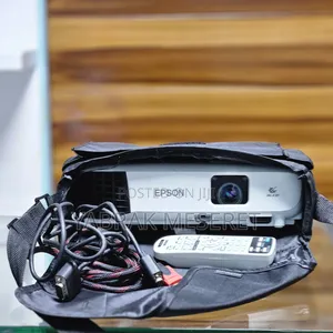 Epson Projector With Bag , Remote 
Model Name: Eb-E10