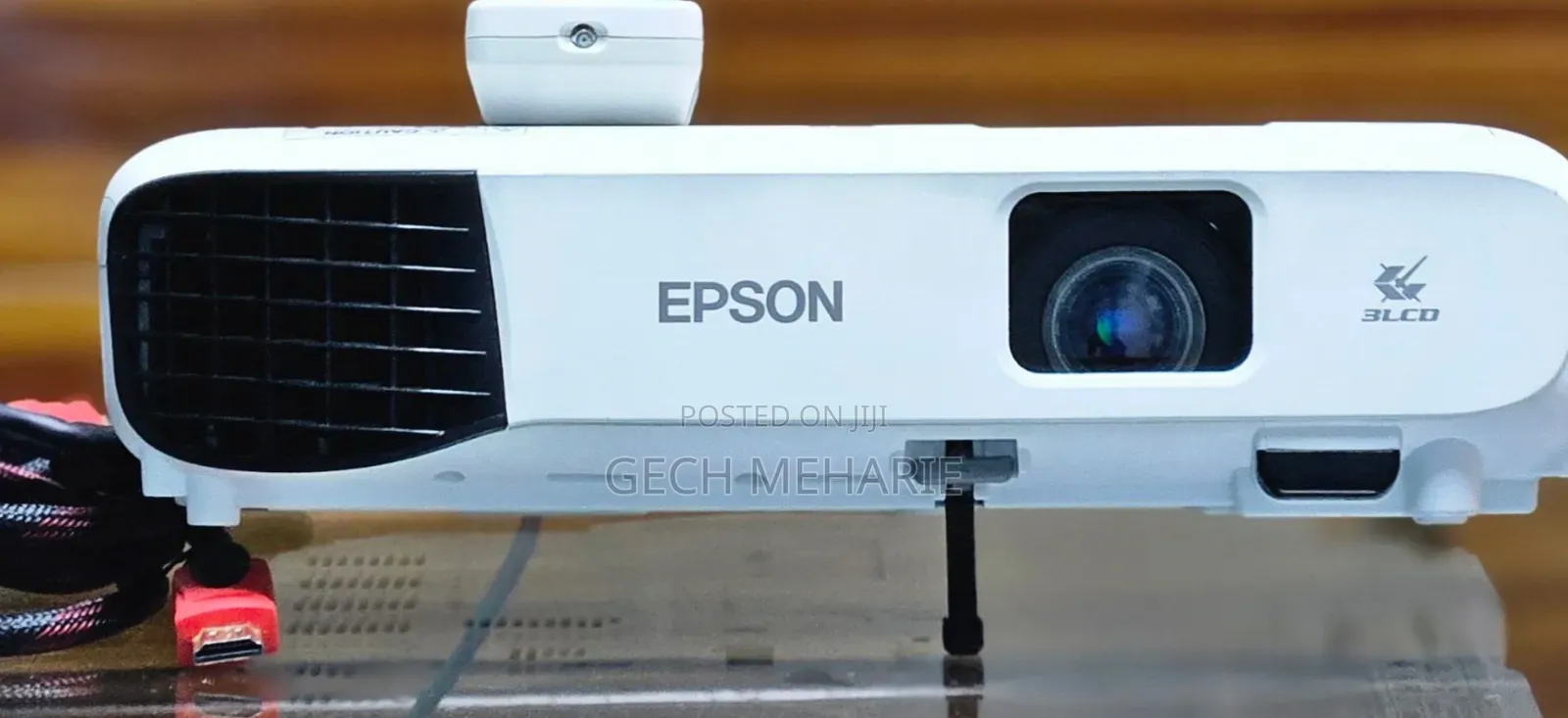 Ebrand New Epson Projector With Bag , Remote Model E10!