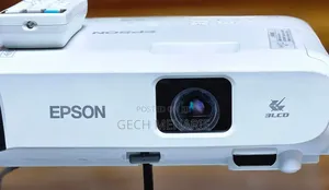 Ebrand New Epson Projector With Bag , Remote Model E10!