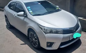 Photo - Toyota Corolla 2016 Silver