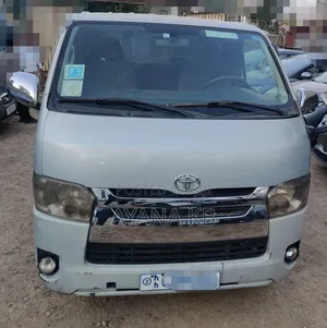 Photo - Toyota HiAce 2007 Silver