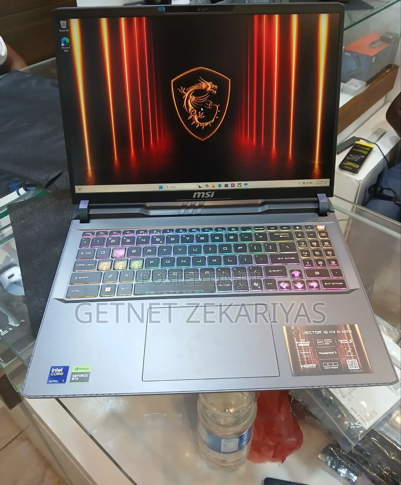 New Laptop MSI Vector 17 HX AI A2XWJG 16GB Intel Core Ultra 7 SSD 1T