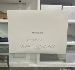 Photo - New Laptop Apple MacBook Pro 2022 M2 16GB Apple M2 SSD 4T