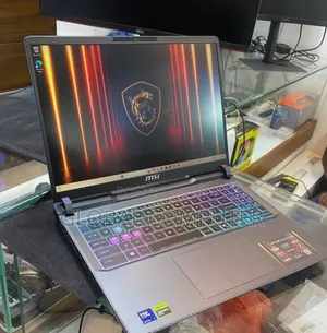 New Laptop MSI Creator 17 B11uh-416 16GB Intel Core Ultra 7 SSD 1T