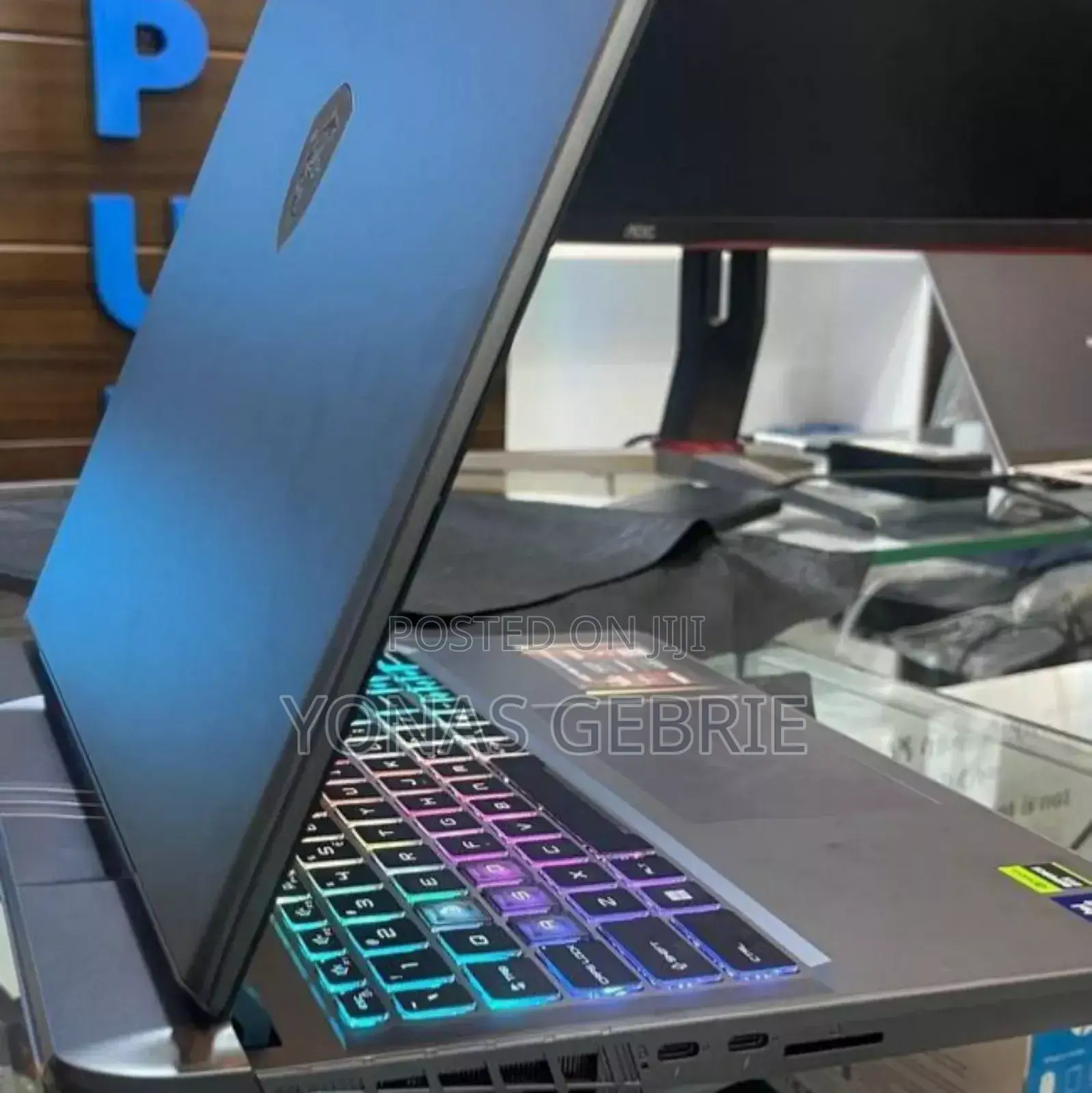 New Laptop MSI Vector 17 HX AI A2XWJG 16GB Intel Core Ultra 7 SSD 1T