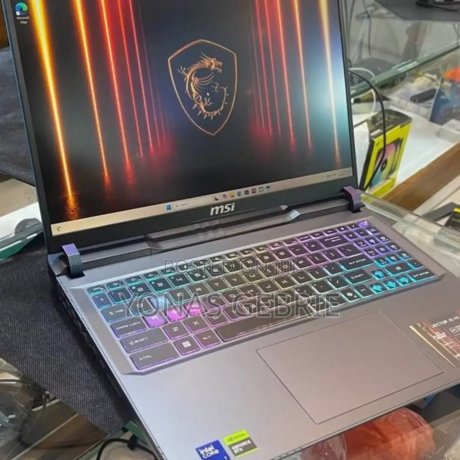 New Laptop MSI Vector 17 HX AI A2XWJG 16GB Intel Core Ultra 7 SSD 1T